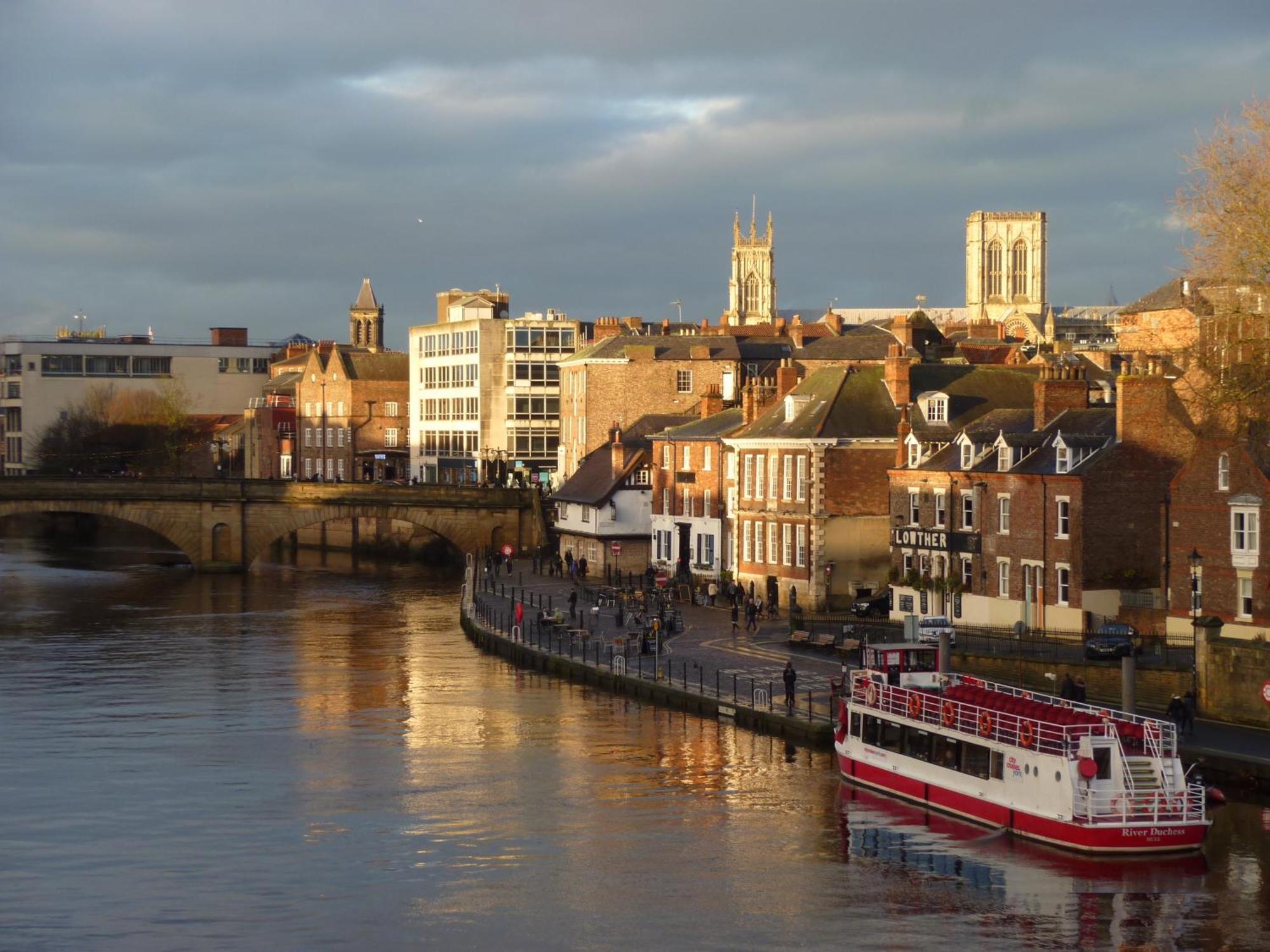 Apartment Over The River - Emperors Wharf *