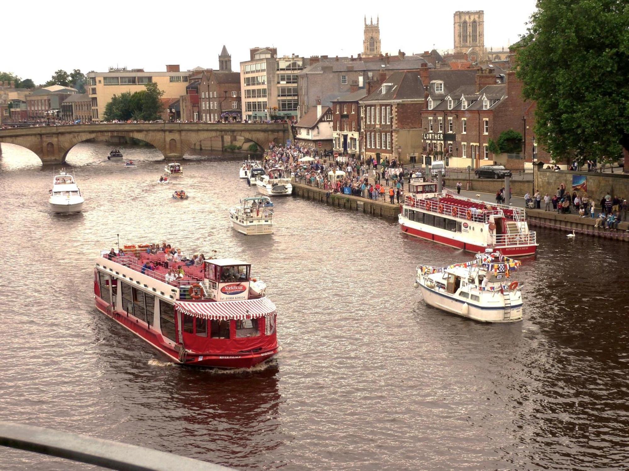 Apartment Over The River - Emperors Wharf York