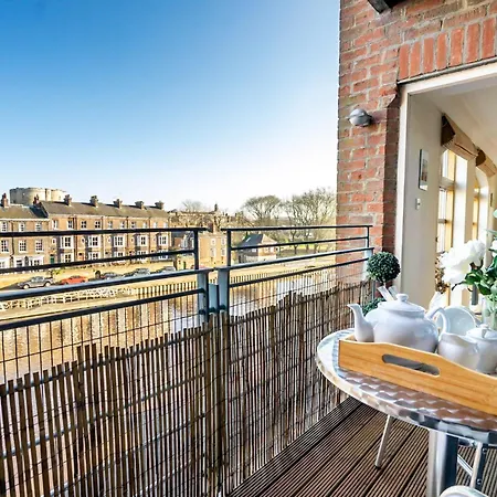 Over The River - Emperors Wharf York Exterior photo