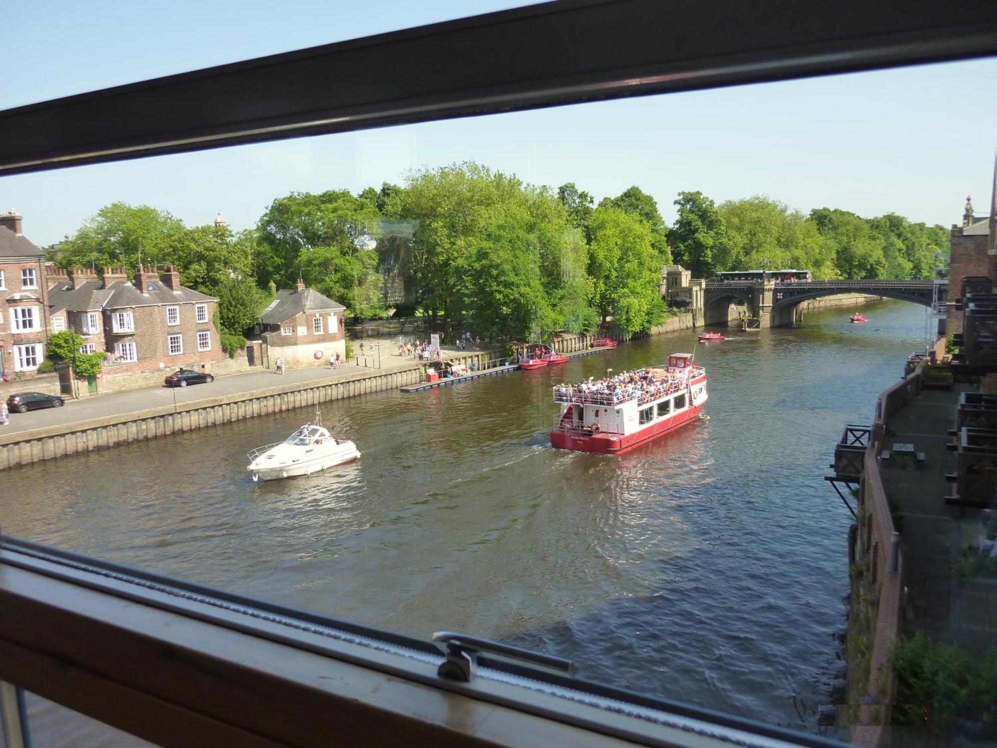 Apartment Over The River - Emperors Wharf York